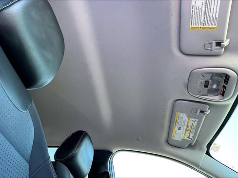 Used 2025 Chevrolet Trax LT FWD image 23