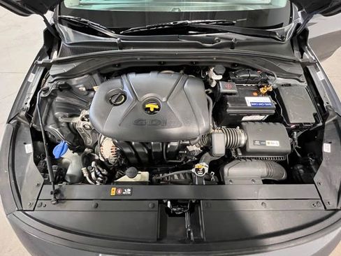 Used 2019 Hyundai Elantra GT image 27