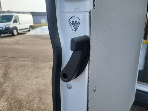 Used 2025 RAM ProMaster 2500 w/ Convenience Group image 18