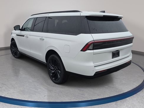 New 2026 Lincoln Navigator L Reserve w/ Jet Appearance Package AWD/4WD image 7