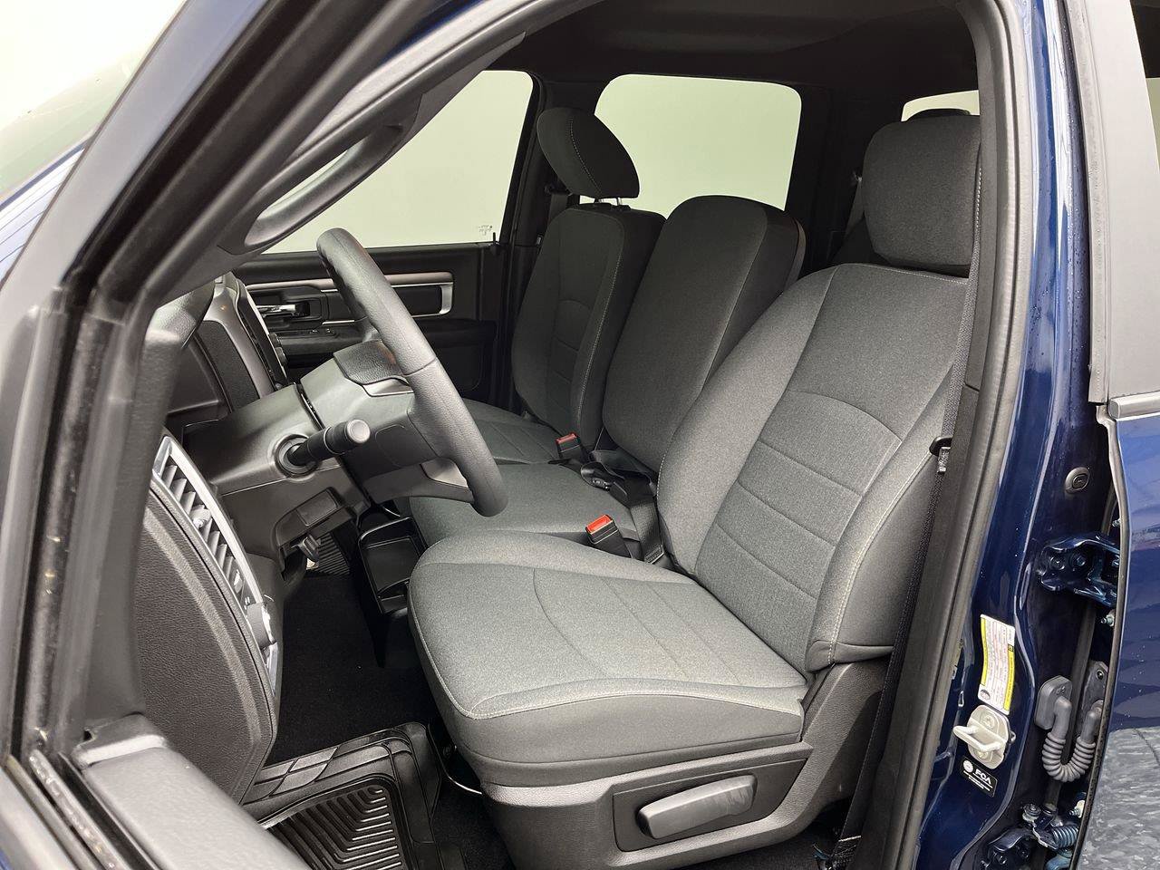 Used 2023 RAM 1500 Warlock AWD/4WD image 9