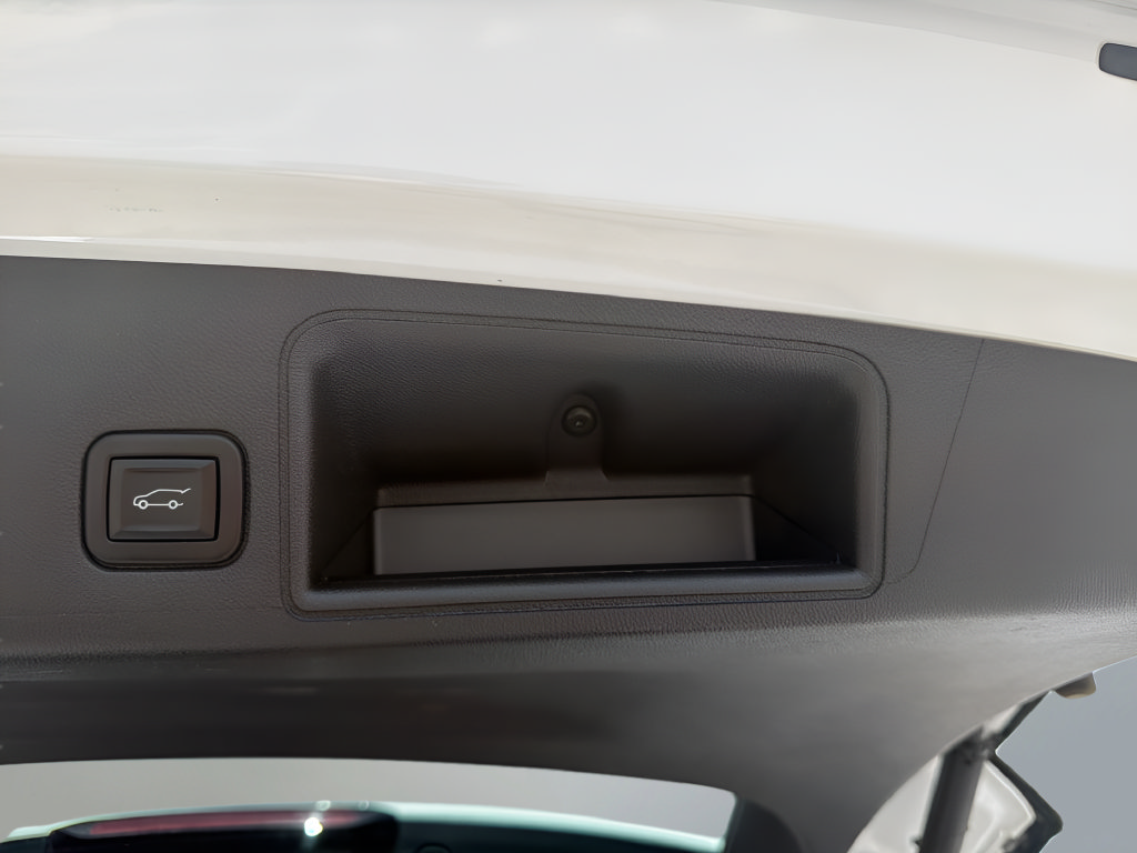 Used 2022 GMC Terrain SLE w/ Driver Convenience Package FWD image 13