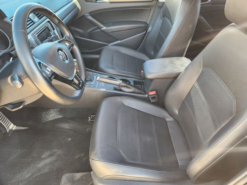 Used 2017 Volkswagen Passat 1.8T R-Line image 13
