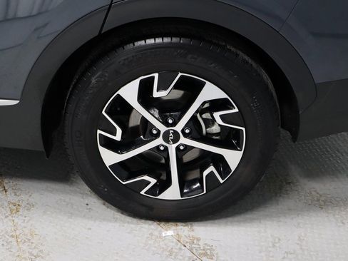 Used 2024 Kia Sportage EX image 19