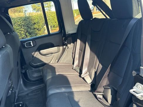 Used 2022 Jeep Wrangler Unlimited Sport image 30