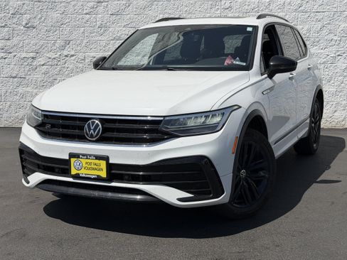 Used 2022 Volkswagen Tiguan SE R-Line AWD/4WD image 3