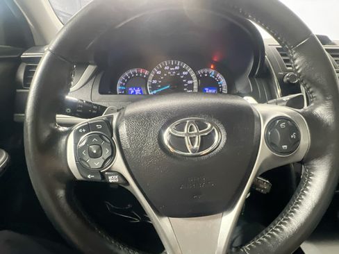 Used 2014 Toyota Camry SE FWD image 18