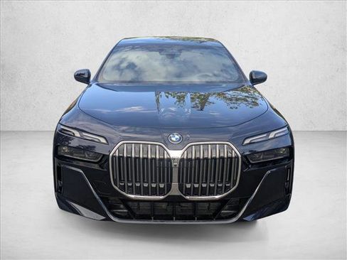 Used 2026 BMW 750e xDrive AWD/4WD image 5