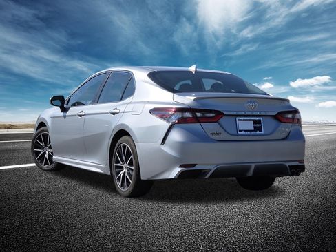 Used 2023 Toyota Camry SE w/ Convenience Package FWD image 16