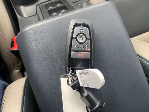 Certified 2023 Ford Bronco Wildtrak AWD/4WD image 21