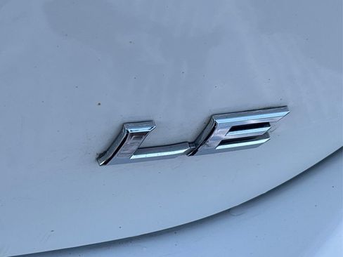 Used 2018 Toyota Camry LE image 14