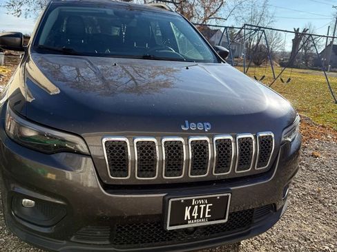 Used 2021 Jeep Cherokee Latitude Plus image 4