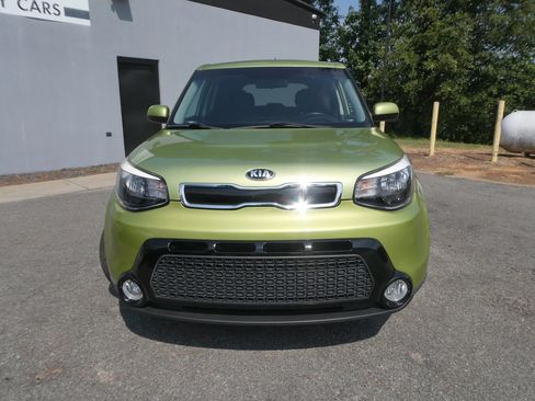 Used 2016 Kia Soul + FWD image 2