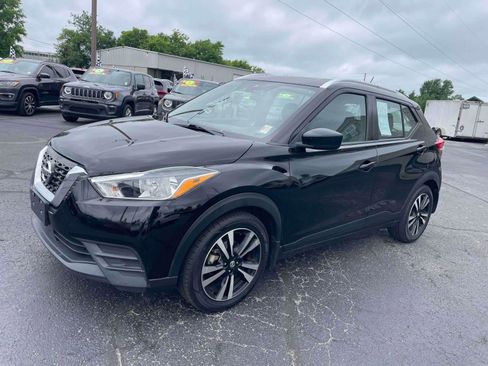 Used 2020 Nissan Kicks SV FWD image 2