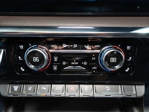 Used 2024 GMC Sierra 2500 Denali w/ Technology Package image 25