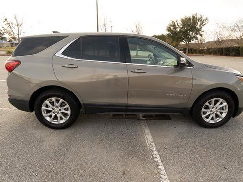 Used 2019 Chevrolet Equinox LT image 2
