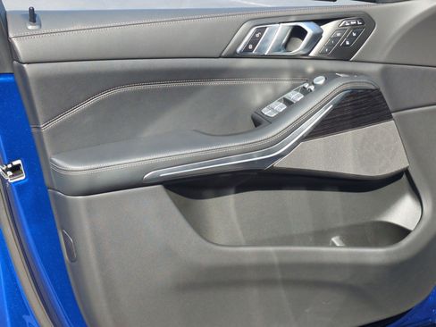 Used 2025 BMW X7 M60i image 14