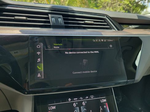 Certified 2024 Audi Q8 e-tron Premium Plus w/ Premium Plus Package AWD/4WD image 25