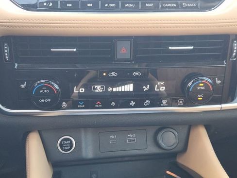 Used 2021 Nissan Rogue Platinum FWD image 15