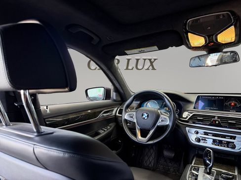 Used 2018 BMW 750i RWD image 18