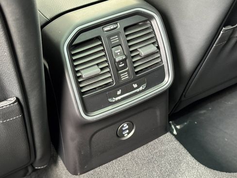 Certified 2026 Porsche Macan image 15