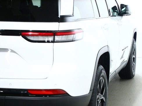 Used 2025 Jeep Grand Cherokee Altitude image 45