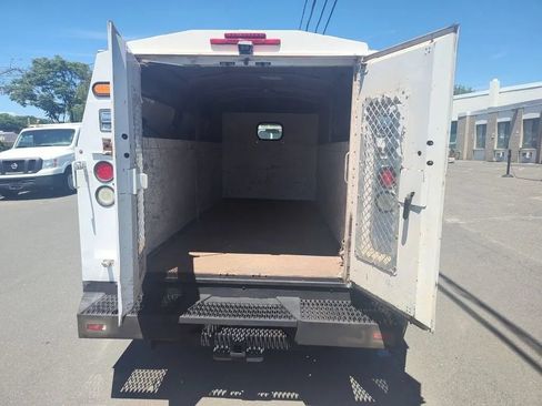 Used 2009 Ford E-350 and Econoline 350 Super Duty RWD image 8
