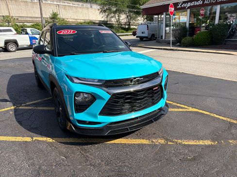 Used 2021 Chevrolet TrailBlazer RS w/ Sun and Liftgate Package AWD/4WD image 2