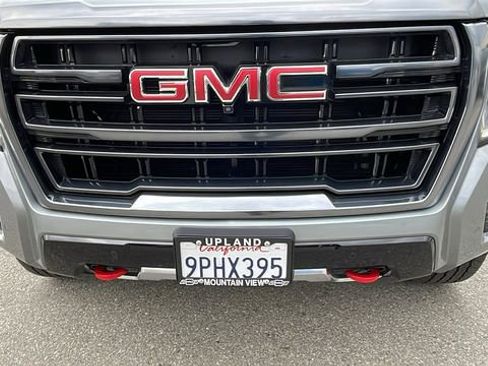 Used 2024 GMC Yukon XL AT4 w/ Technology Package AWD/4WD image 9