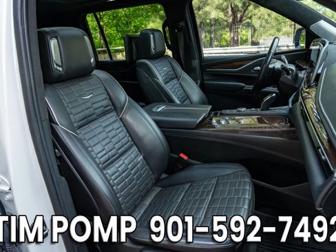 Used 2023 Cadillac Escalade ESV Sport Platinum w/ Heavy-Duty Trailer Package AWD/4WD image 18
