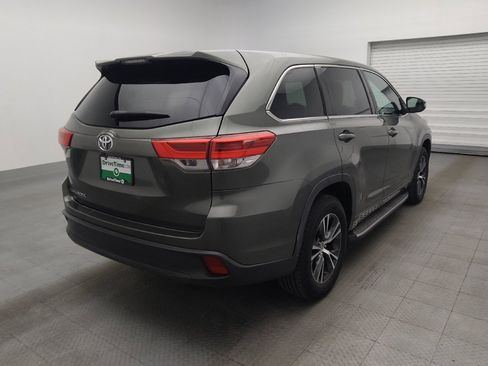 Used 2018 Toyota Highlander LE FWD image 9