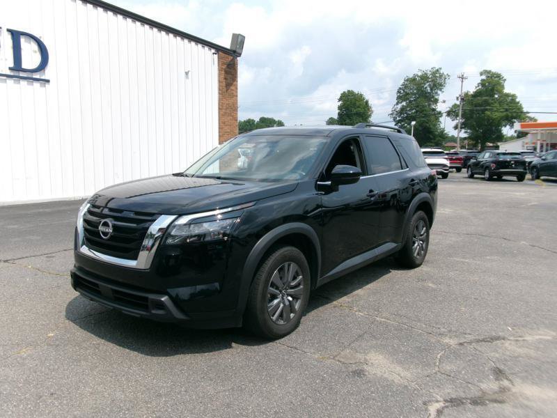 Used 2025 Nissan Pathfinder SV AWD/4WD image 2