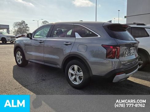 Used 2024 Kia Sorento LX image 9