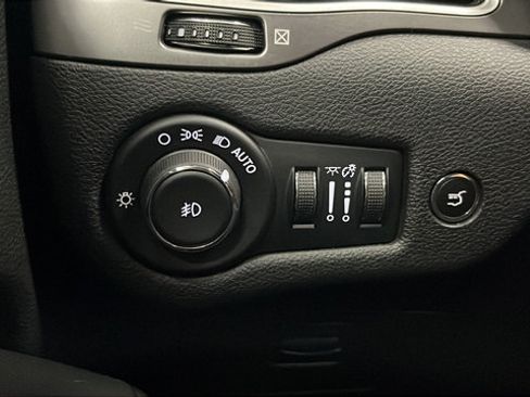 Used 2019 Jeep Cherokee Limited AWD/4WD image 31