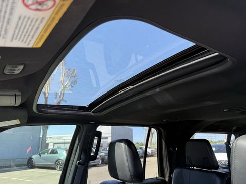 Used 2016 Lincoln Navigator L Select image 11