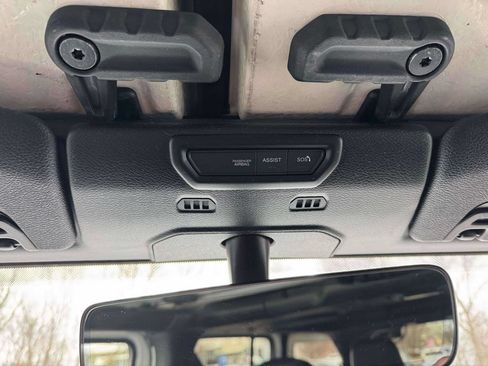 Used 2022 Jeep Wrangler Unlimited Sahara w/ LED Lighting Group AWD/4WD image 31