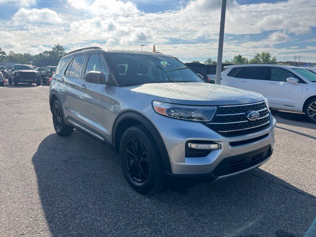 Certified 2023 Ford Explorer XLT w/ Equipment Group 202A AWD/4WD image 3