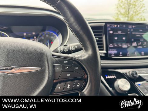 Used 2021 Chrysler Pacifica Touring AWD/4WD image 17