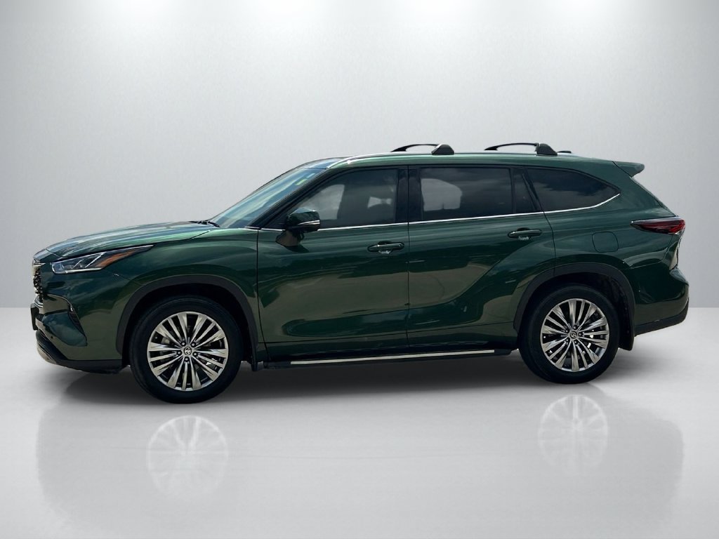 Used 2024 Toyota Highlander Platinum FWD image 8