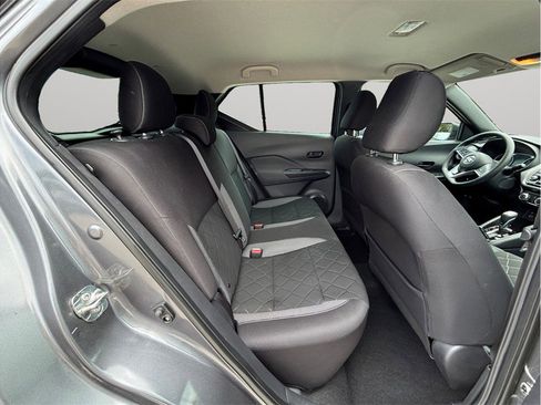 Used 2019 Nissan Kicks S FWD image 31