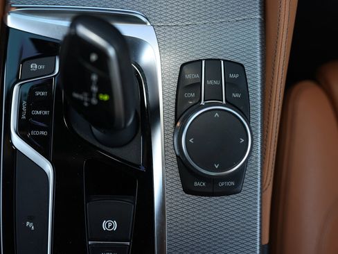 Used 2019 BMW M550i xDrive image 44