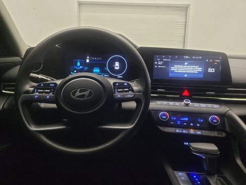 Used 2024 Hyundai Elantra SEL FWD image 22