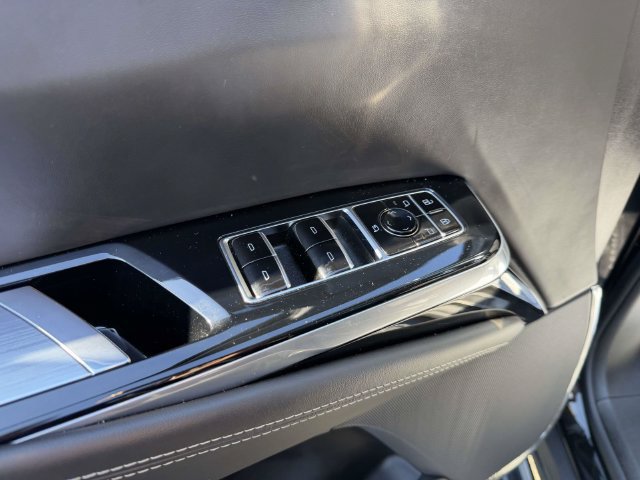 Certified 2025 Cadillac Escalade ESV Sport Platinum w/ LPO, ONYX Package AWD/4WD image 21