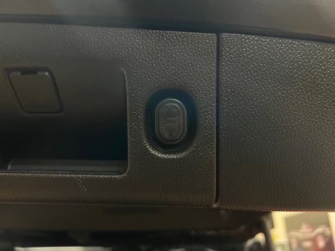 Used 2015 Cadillac Escalade ESV Luxury image 36