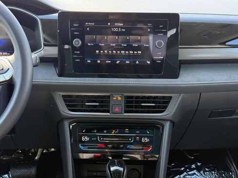 New 2026 Volkswagen Taos SE AWD/4WD image 7
