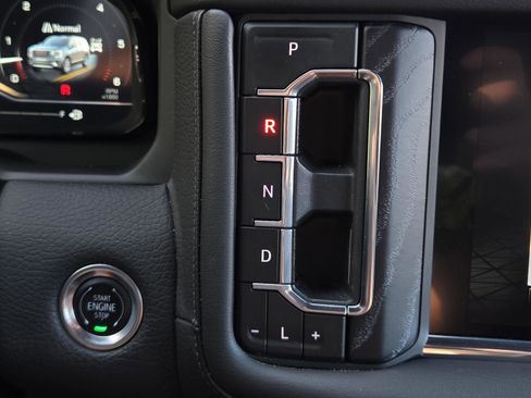 Used 2024 GMC Yukon XL Denali w/ Advanced Technology Package image 29