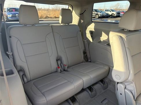 Used 2022 GMC Acadia SLT w/ Preferred Package image 16