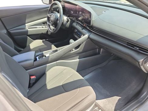 Used 2025 Hyundai Elantra SEL image 20