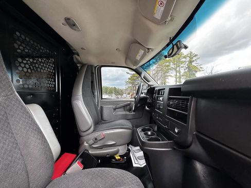 Used 2019 GMC Savana 2500 2500 3dr Cargo Van w/ Driver Convenience Package image 10