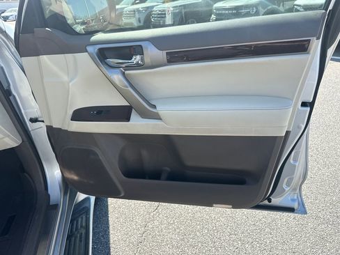 Used 2015 Lexus GX 460 w/ Premium Package image 14